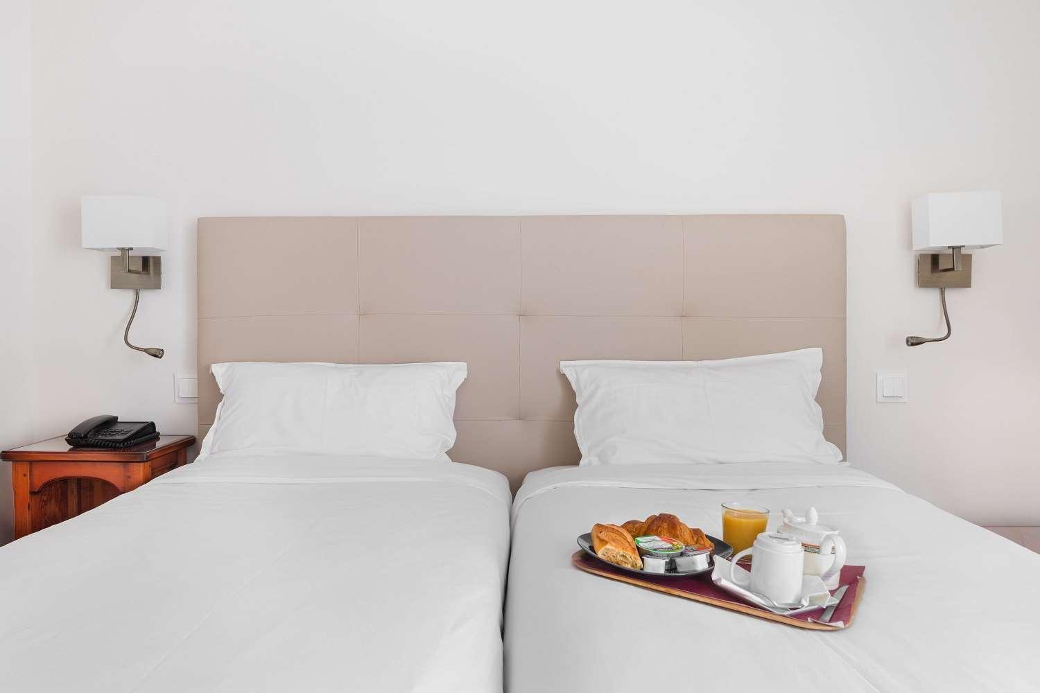 Courcelles Mederic Hotel Paris Exterior photo