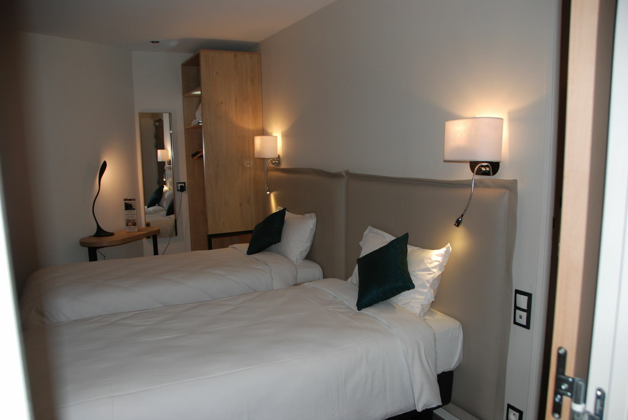 Courcelles Mederic Hotel Paris Exterior photo